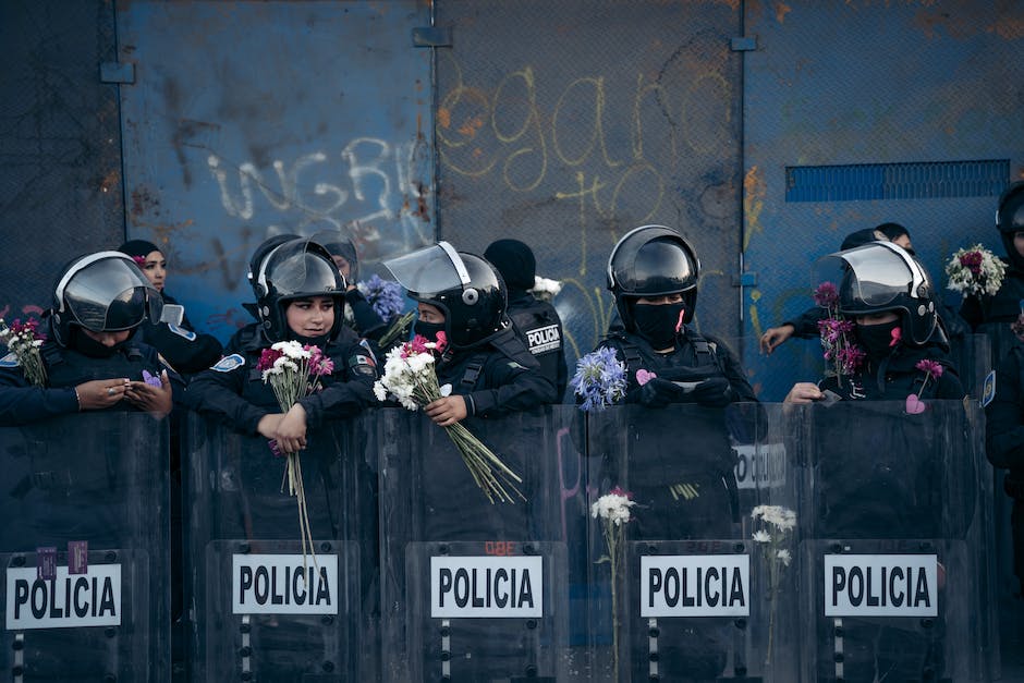 Polizisten Einsatztaktik zu Waffengebrauch gegen Gefahrenrisiken