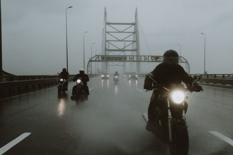  Warum Motorradrennfahrer das Bein ausstrecken