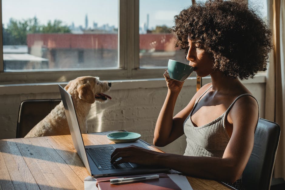  Warum leckt mein Hund meine Beine ab? Ein erfahrener Ratgeber erklärt