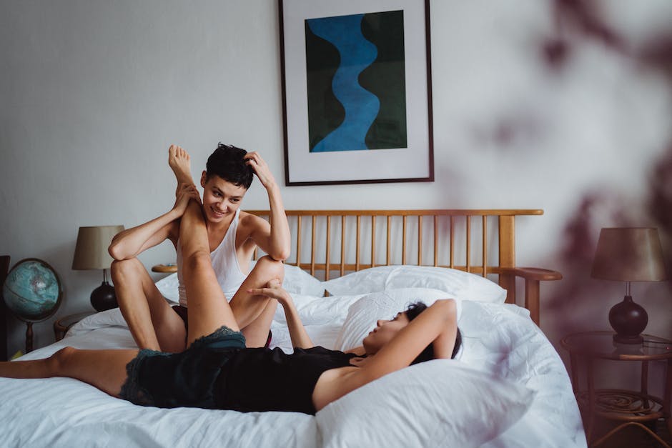 Warum zittern Beine nach dem Sex? Ein kurzer Blick in die Physiologie der After-Sex-Reaktion.